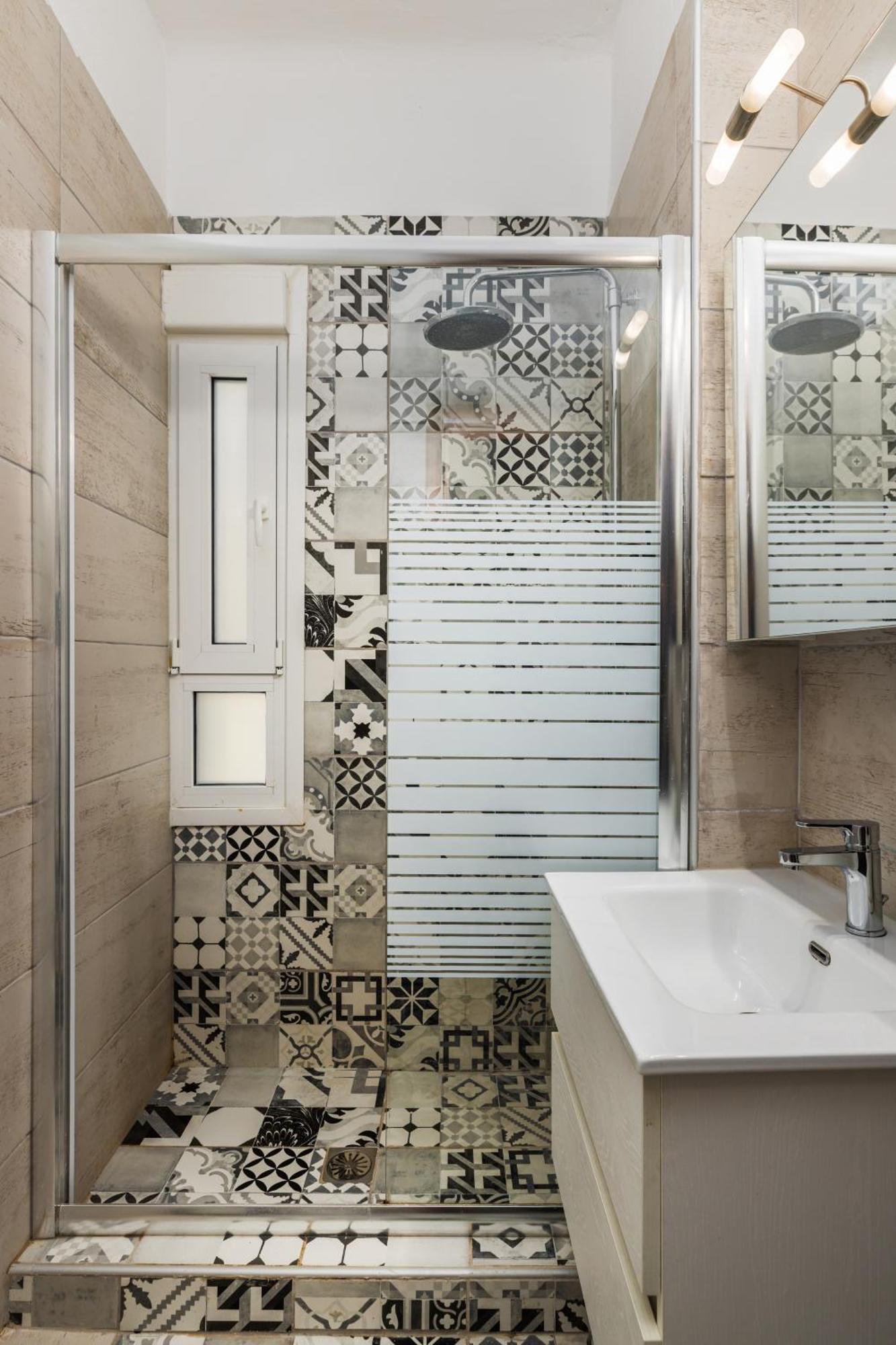 Tropical & Faces By Nest Thessaloniki