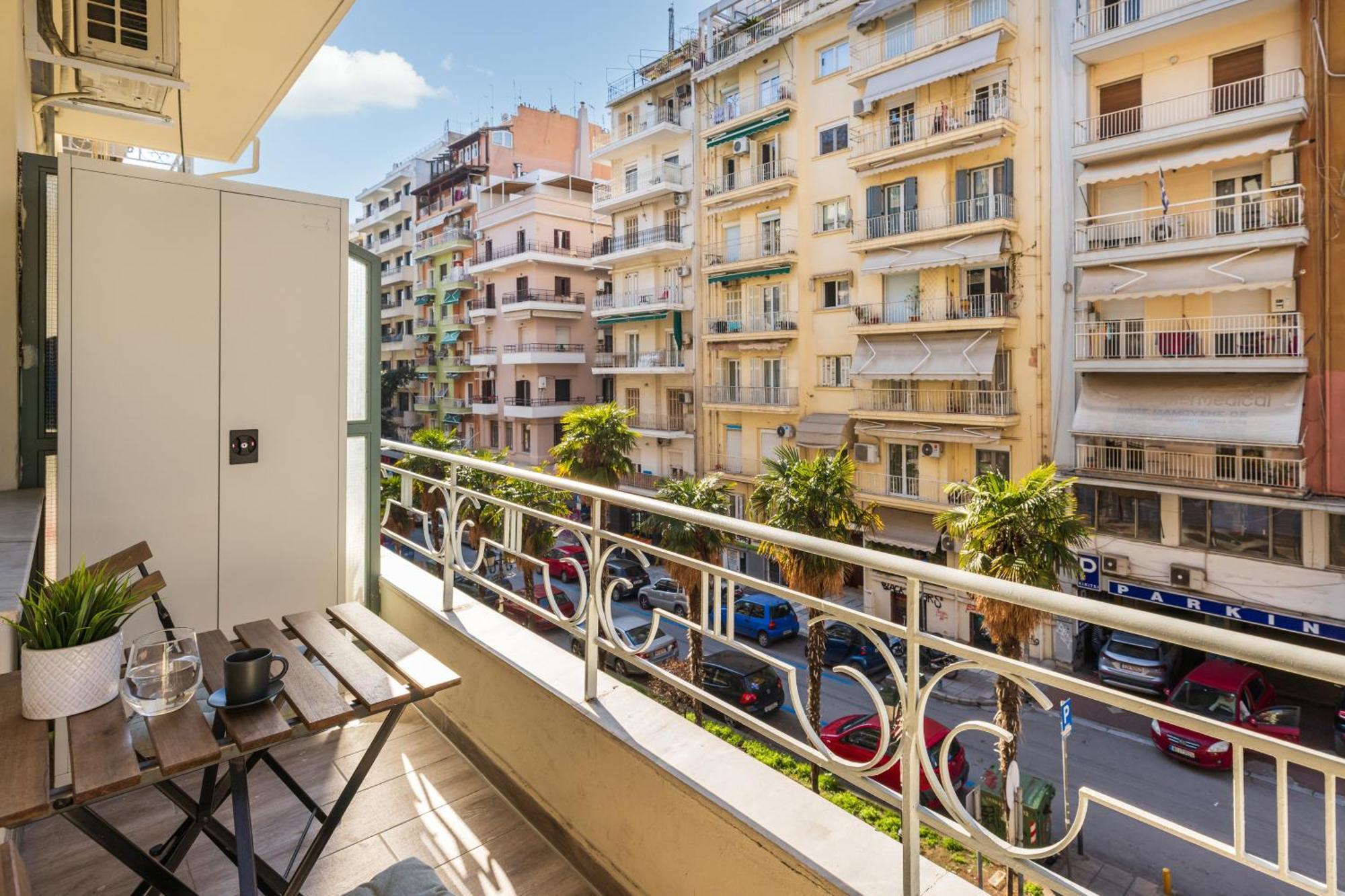 Apartment Tropical & Faces By Nest